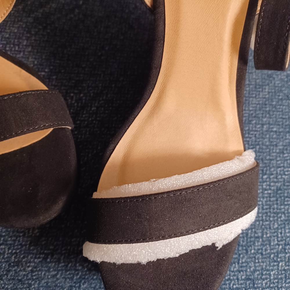 Rouge! Elegant Black Microsuede Wedges - Picture 3 of 4